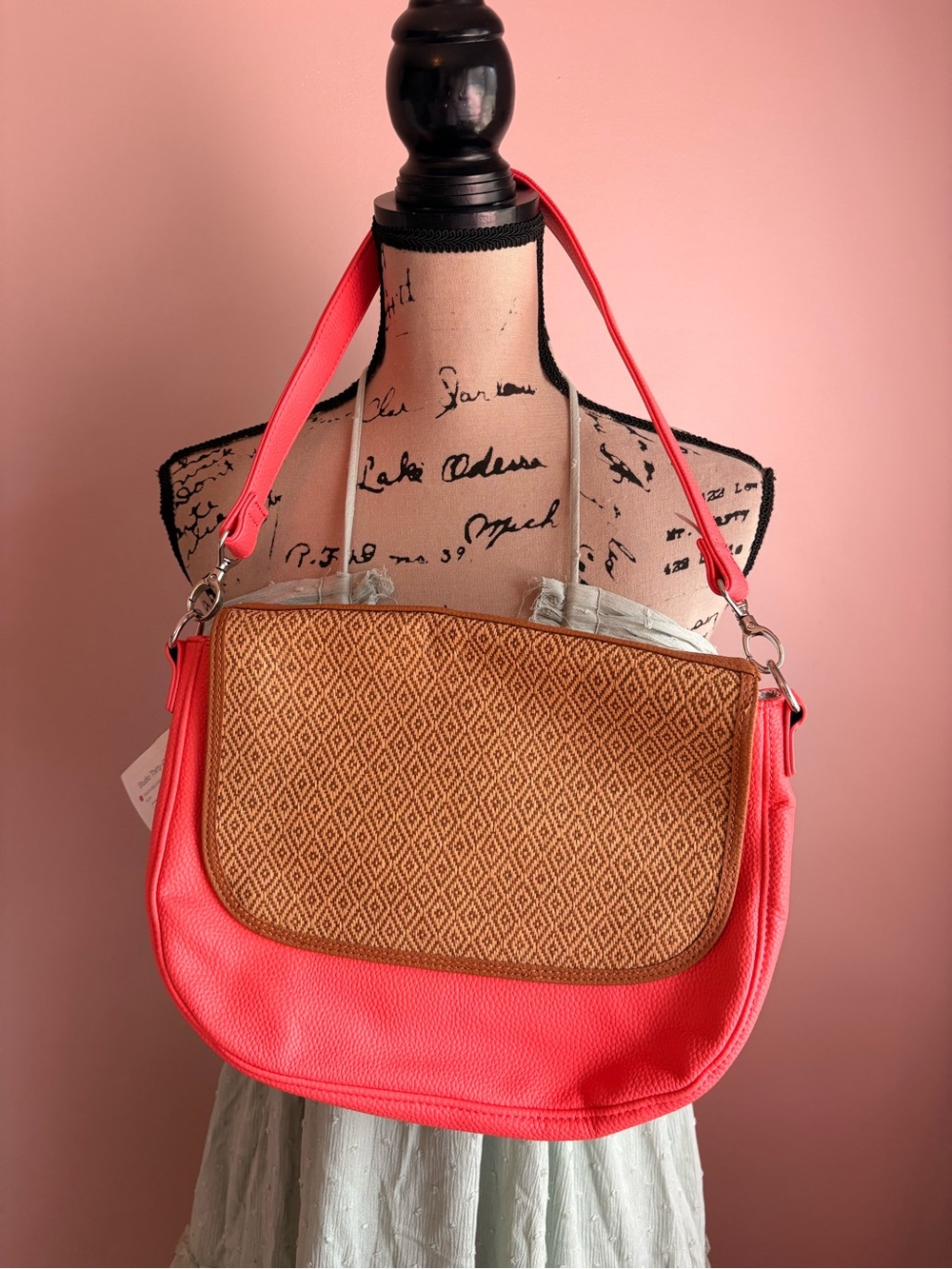 💚thirty-one NWT Coral Pink and Tan Woven Shoulder Bag & Wallet